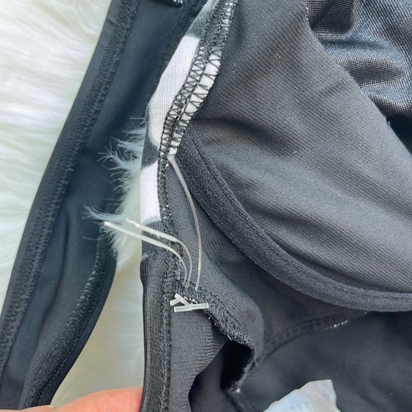 NWOT MAGICSUIT Dream State Bindy One Piece Swimsuit Black/White Slimming Size 10 - Picture 11 of 16